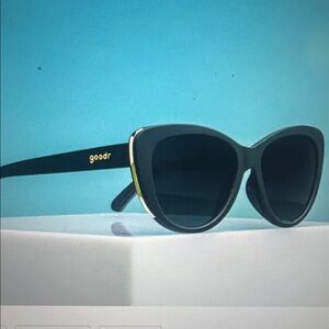 Goodr Golf Runway Stylish Navy Sunglasses